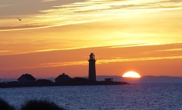 Fyret i solnedgang